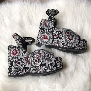 🖤❤️ Topshop Fliral Wedge Platforms ❤️🖤